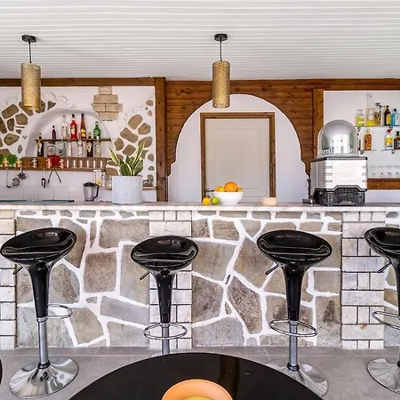 Chakalaka Feriested Vlikhón